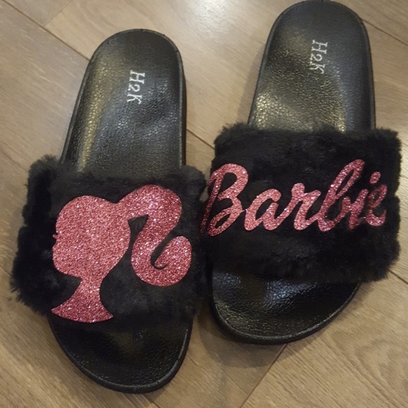Shoes - Barbie fur slippers